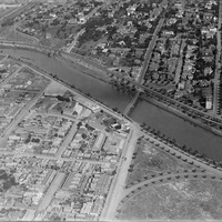 Aerial view of Richmond to South Yarra, showing Barret & Burston Maltings prior to the silos' construction (adjacent to Punt Road)