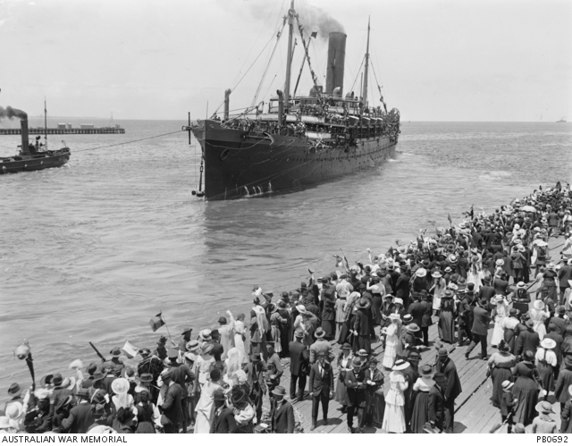'RMS Orontes leaves Port Melbourne'