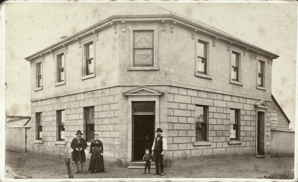 The original Builder's Arms Hotel building, c. 1890-1900