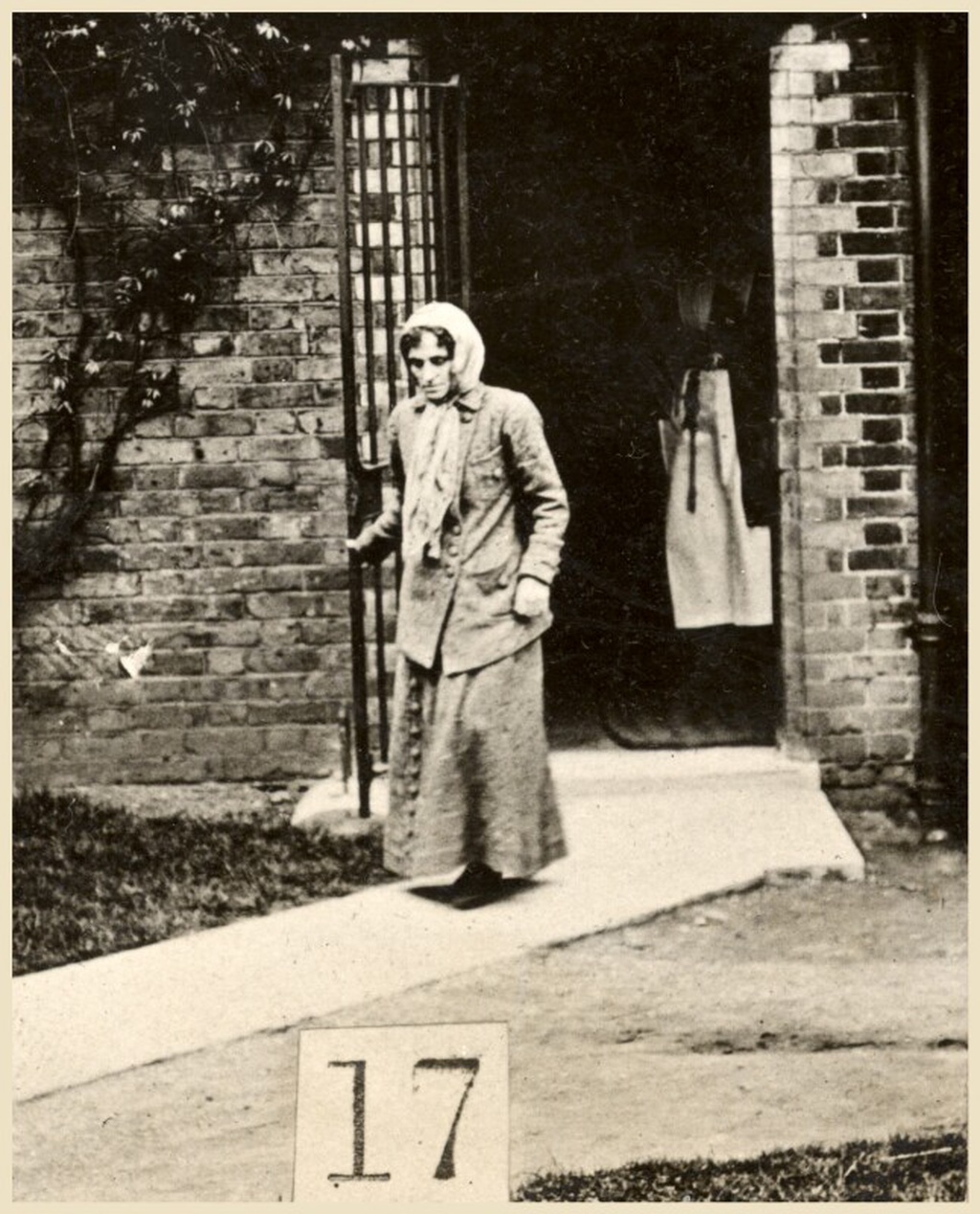 Jennie Baines, UK surveillance photo taken in Melbourne, 1914